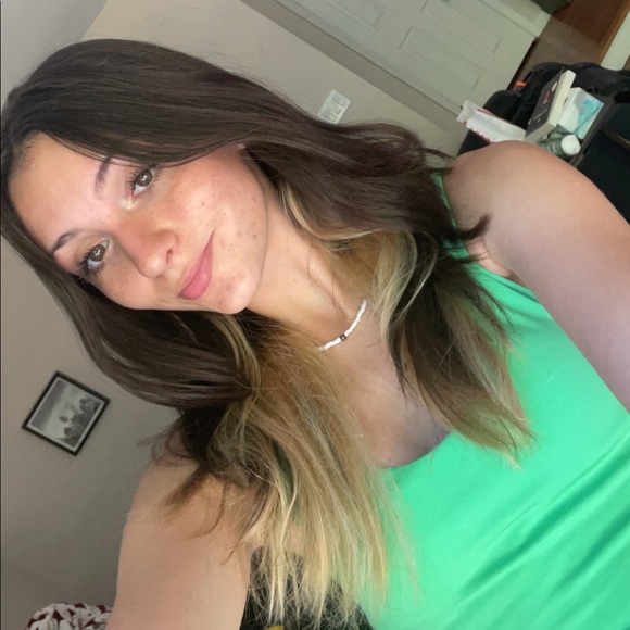 Meet your Posher, Alyssa - Picture 5 of 10